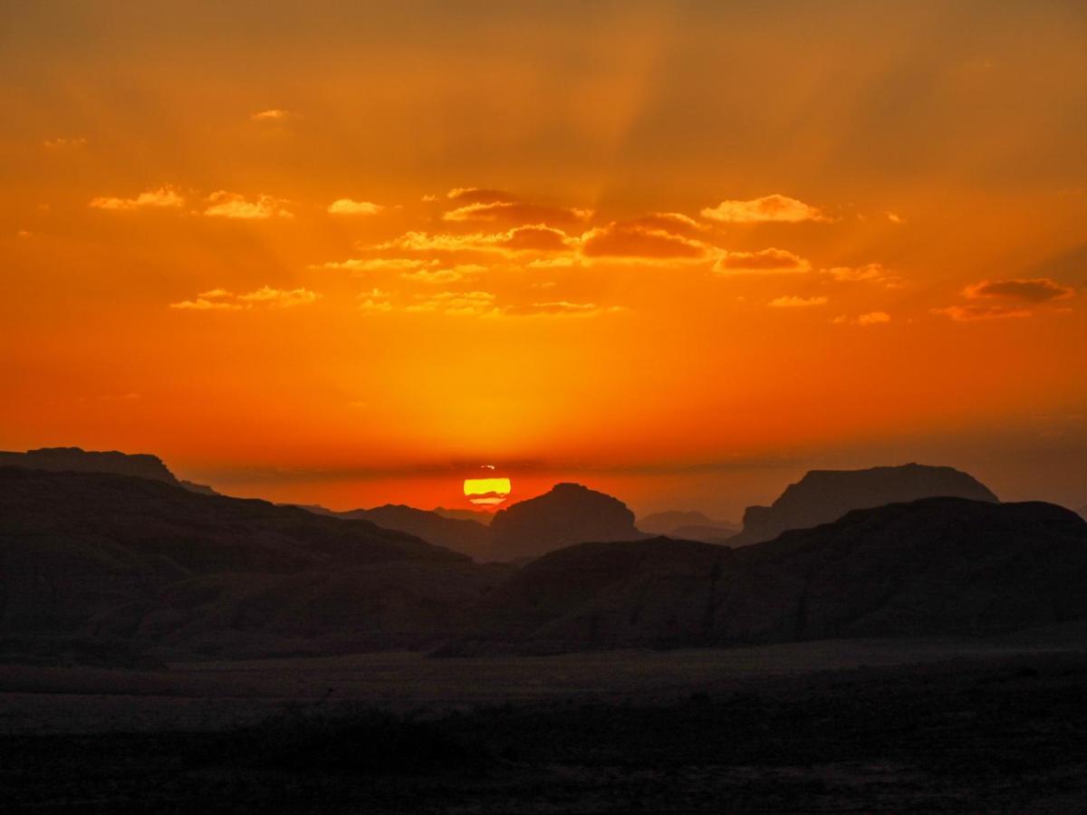 Bedouin Nights Camp Hotel Wadi Rum Bagian luar foto
