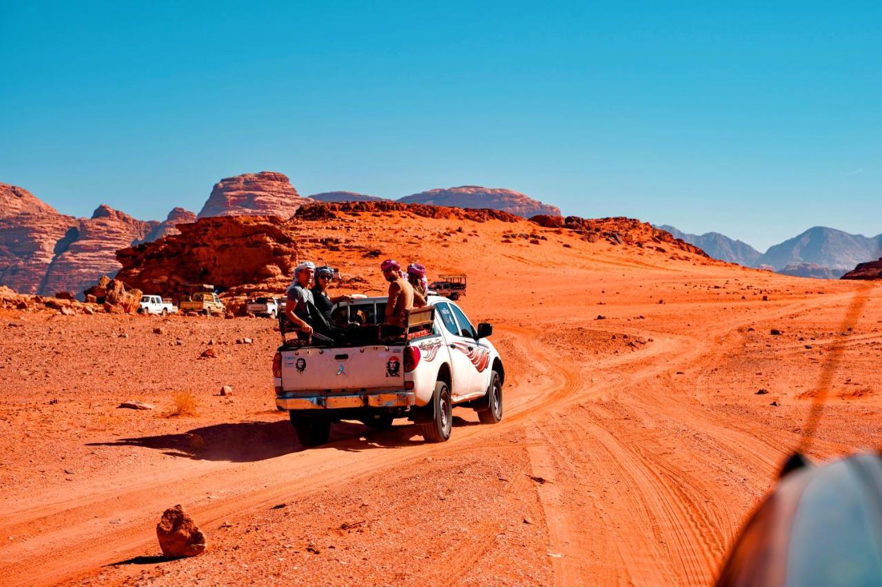Bedouin Nights Camp Hotel Wadi Rum Bagian luar foto