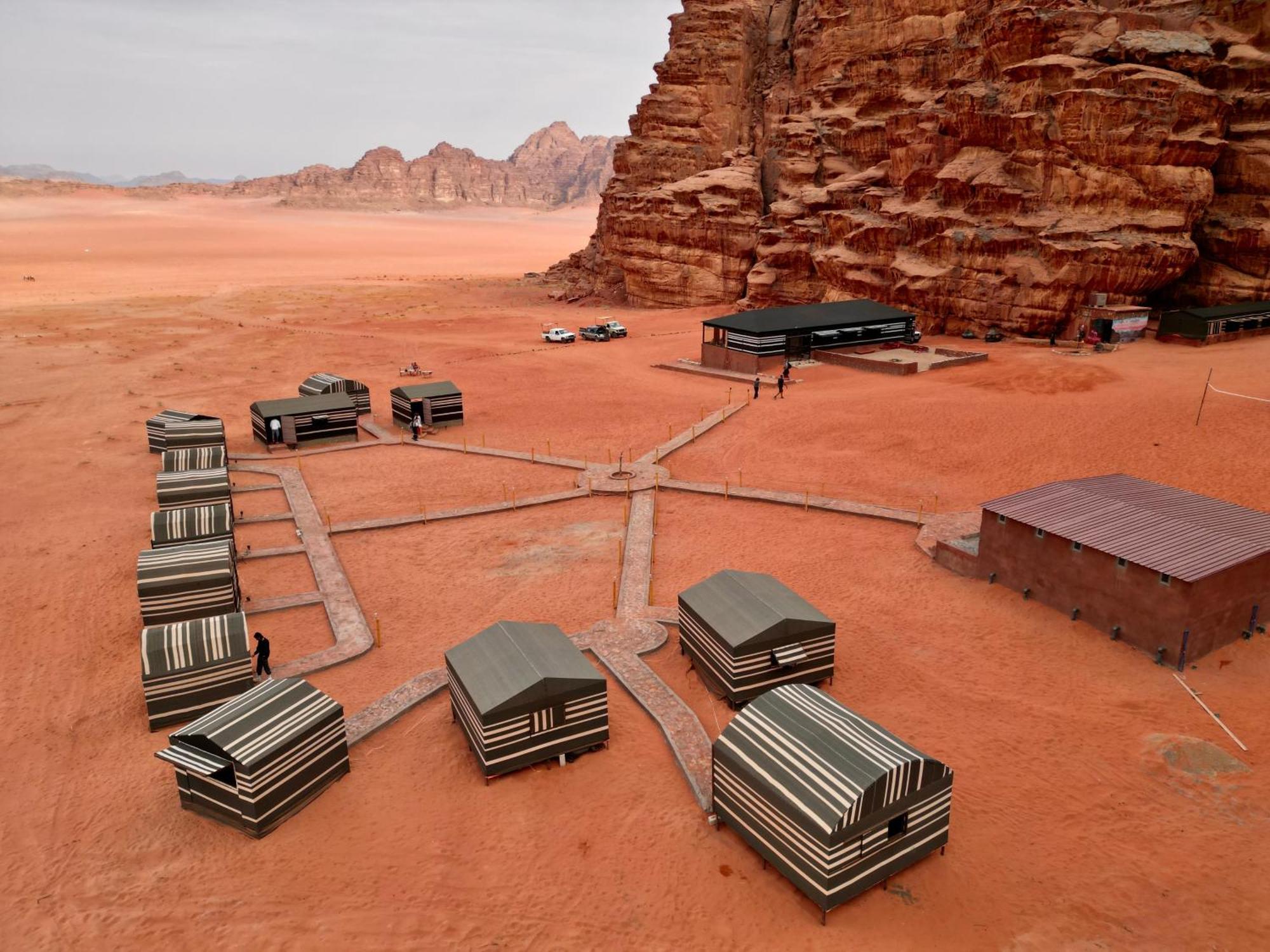 Bedouin Nights Camp Hotel Wadi Rum Bagian luar foto