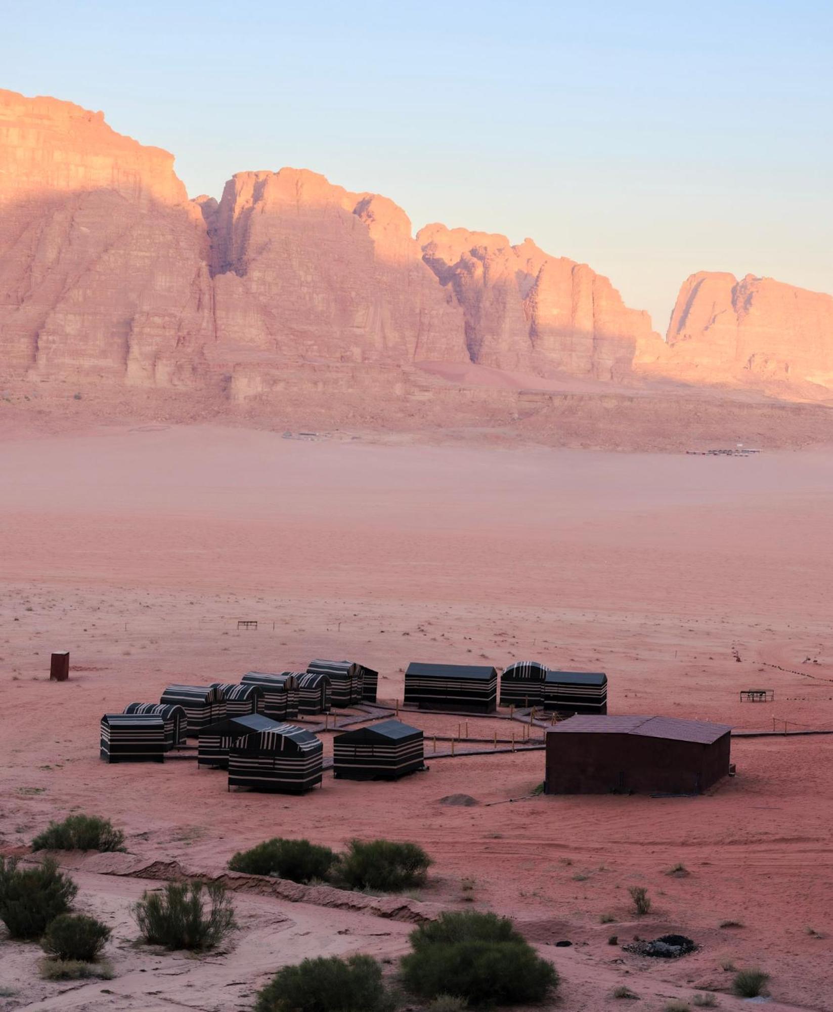 Bedouin Nights Camp Hotel Wadi Rum Bagian luar foto