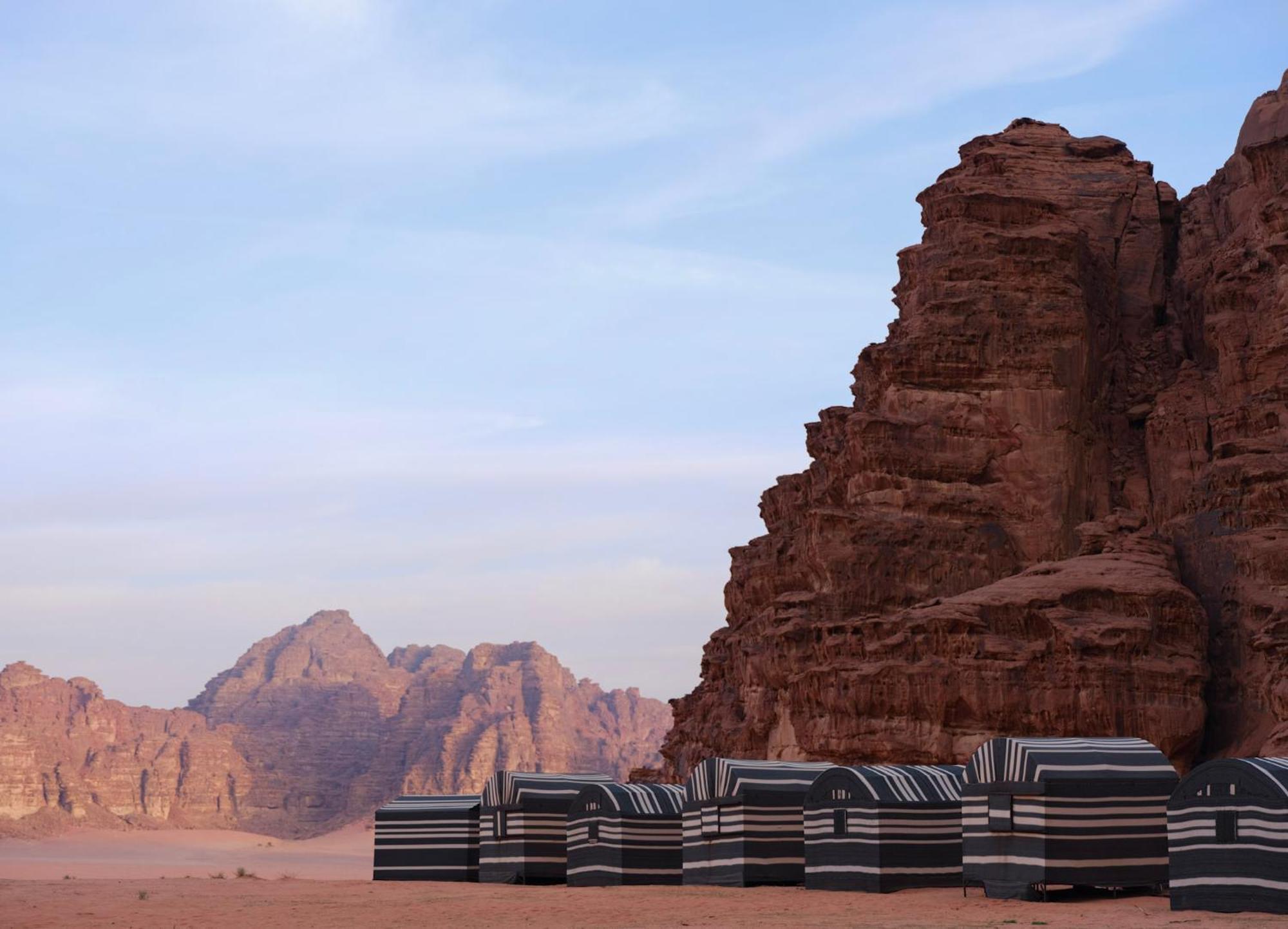 Bedouin Nights Camp Hotel Wadi Rum Bagian luar foto
