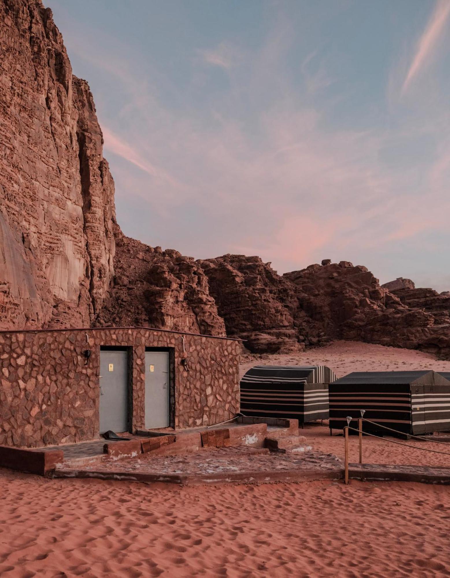Bedouin Nights Camp Hotel Wadi Rum Bagian luar foto