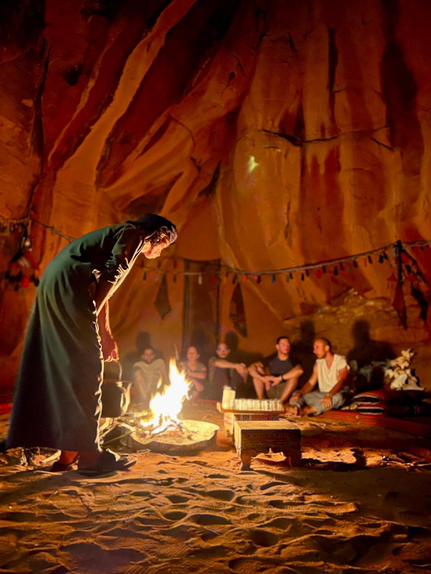 Bedouin Nights Camp Hotel Wadi Rum Bagian luar foto